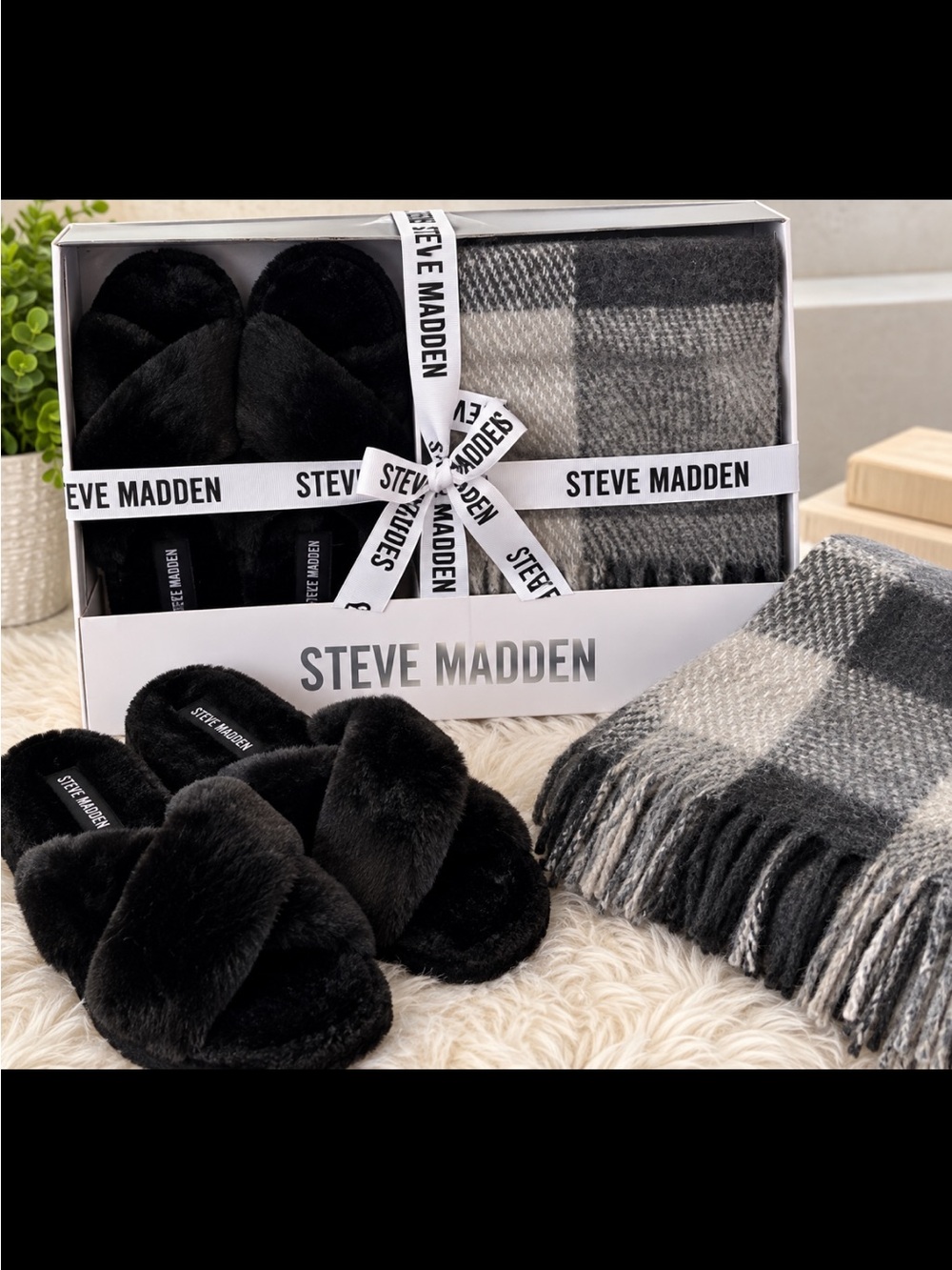 Steve Madden Womenโs Scarf & Slipper Gift Set XL Black Gray NWT New